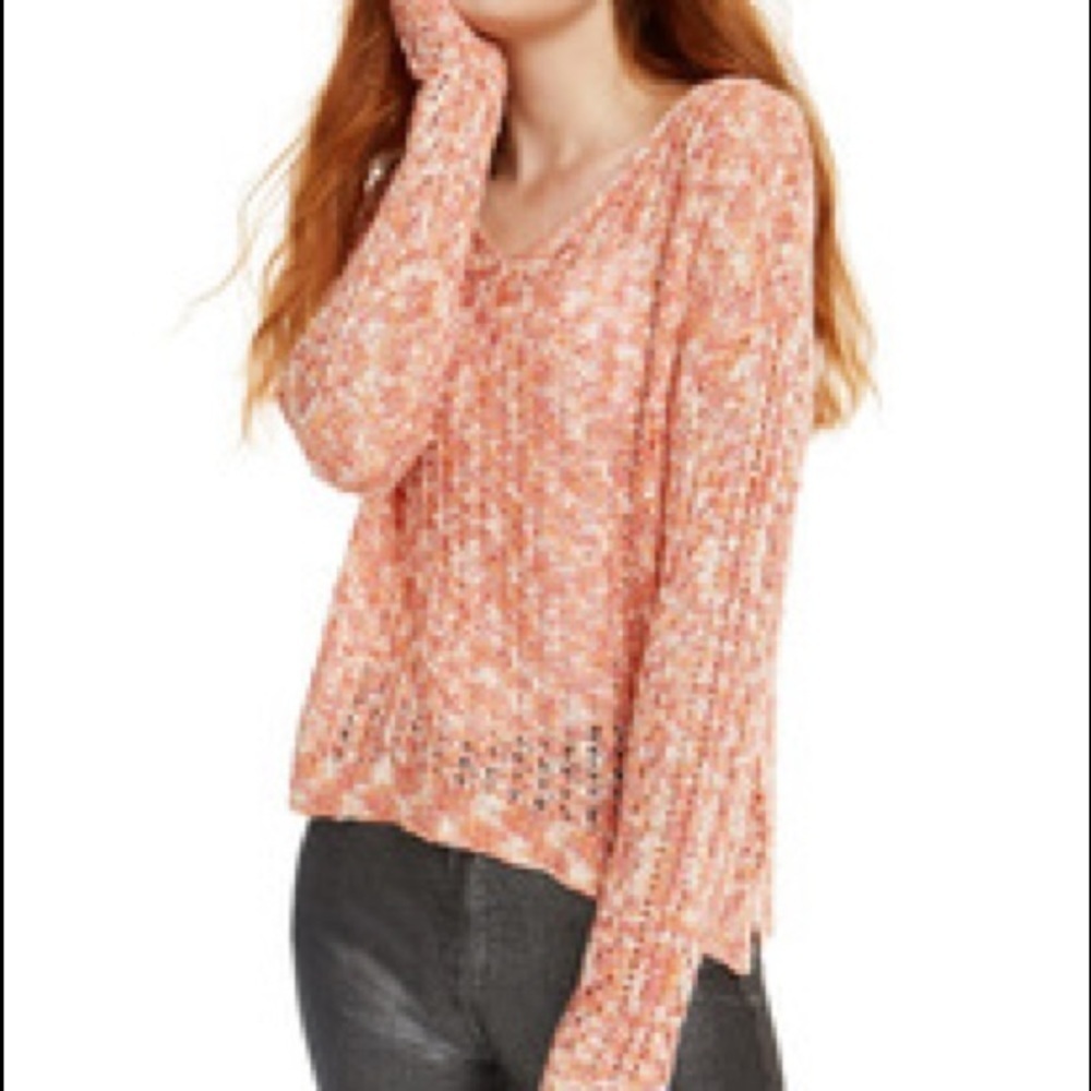 NWT V-neck long sleeved sweater in peach